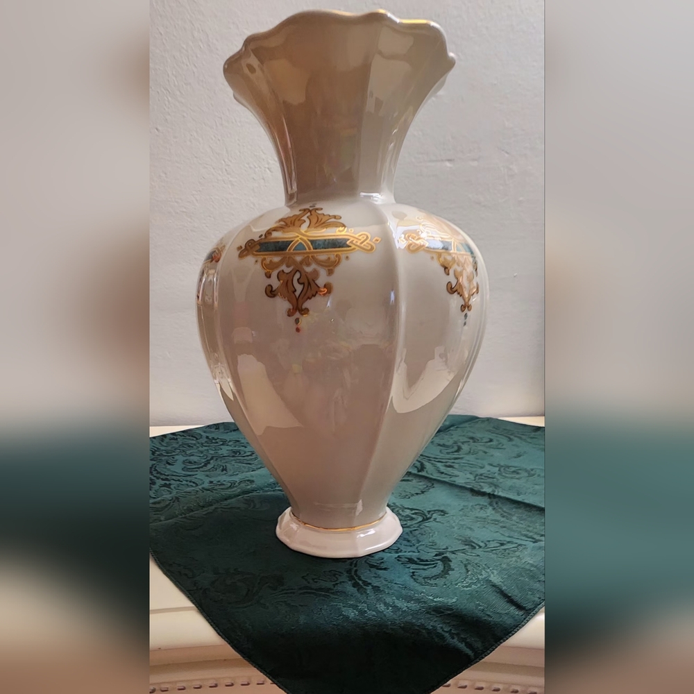 Vintage Retired Lenox Catalan Collection 10" Vase - Picture 3 of 8